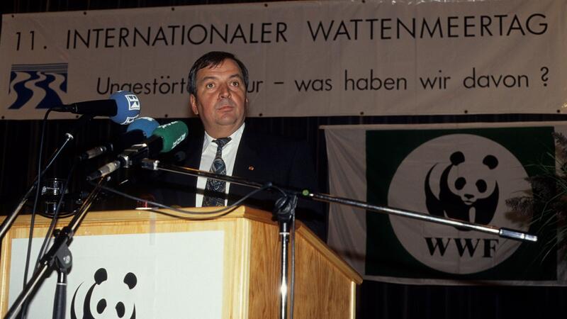 Federal Minister for the Environment Klaus Töpfer at 11th International Wadden Sea Day in Husum in 1991. Hans-Dieter Reinke.